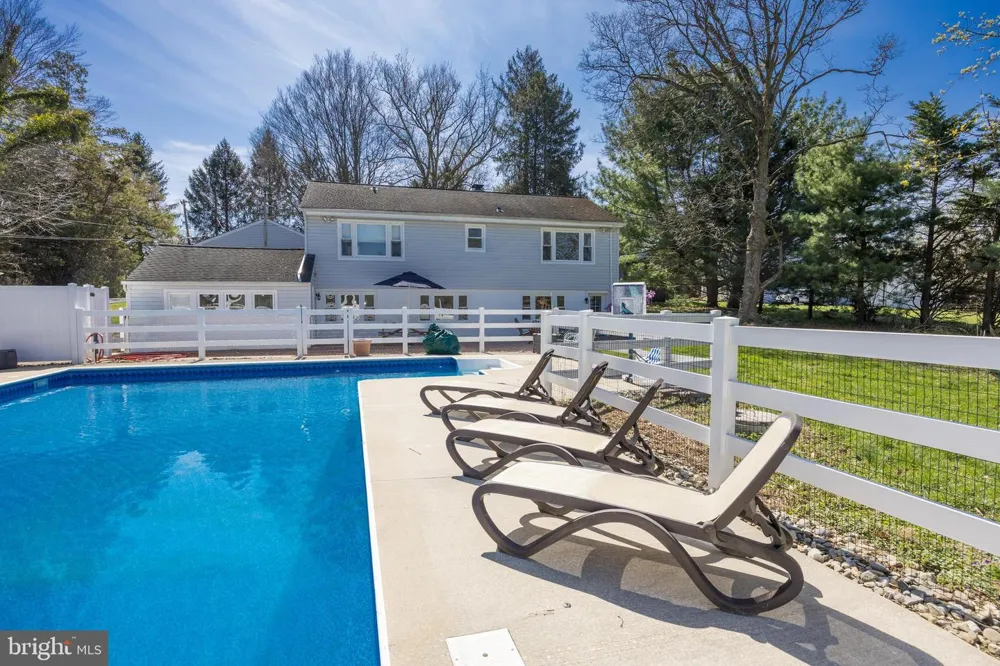 820 SHARPLESS ROAD Hockessin, DE 19707