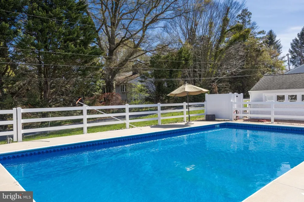 820 SHARPLESS ROAD Hockessin, DE 19707