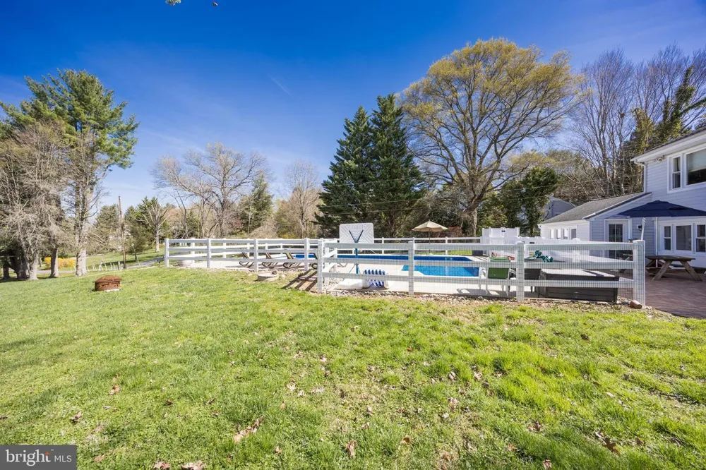 820 SHARPLESS ROAD Hockessin, DE 19707