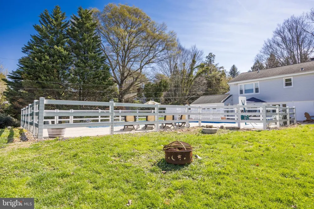 820 SHARPLESS ROAD Hockessin, DE 19707