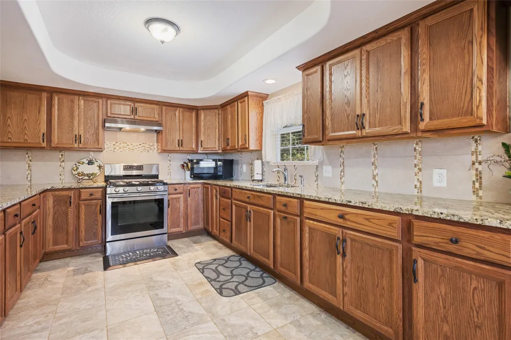 825 County Road 119 Hallettsville, TX 77964