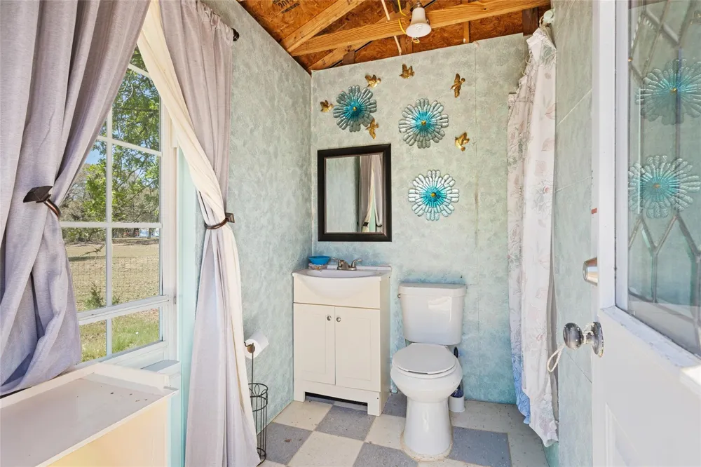 825 County Road 119 Hallettsville, TX 77964