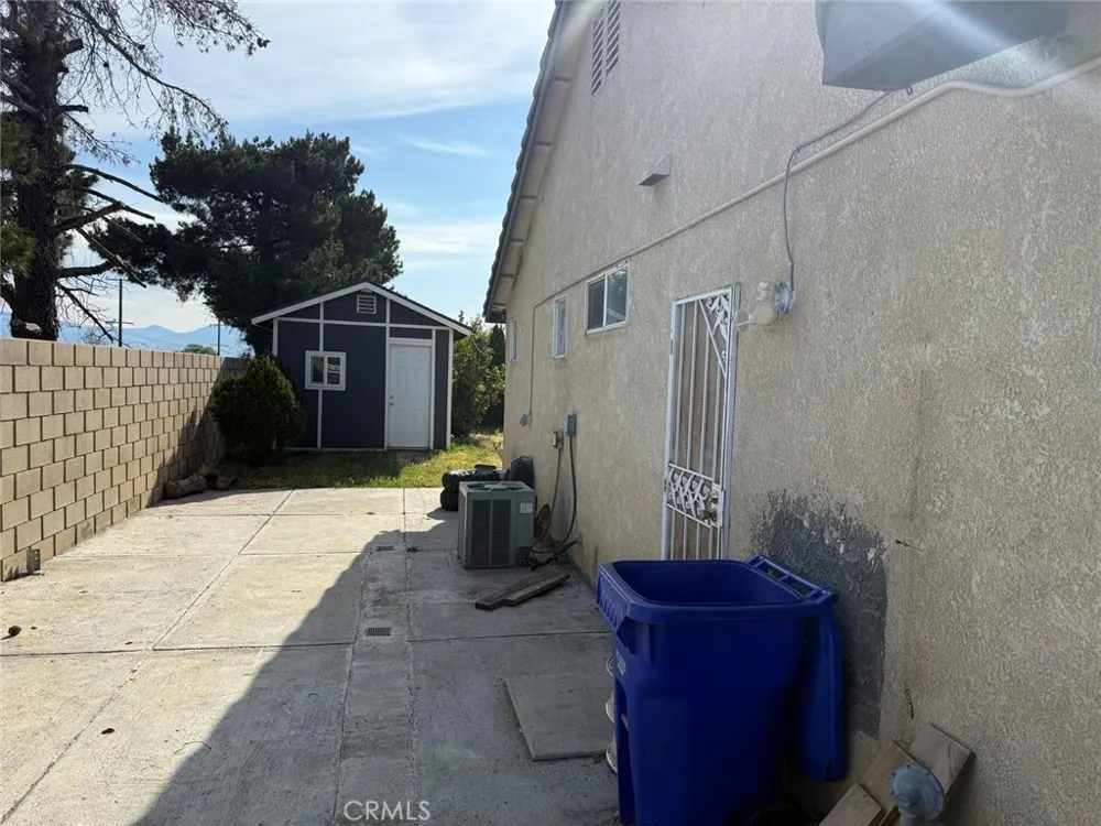 10517 Dream Street Bloomington, CA 92316