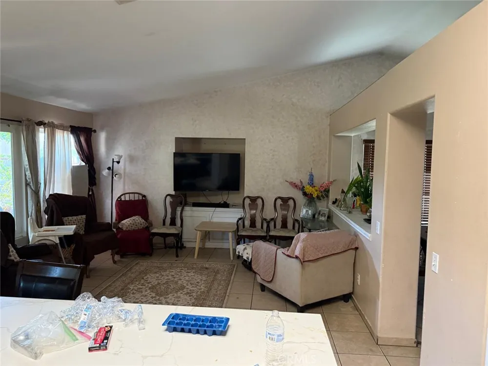 10517 Dream Street Bloomington, CA 92316