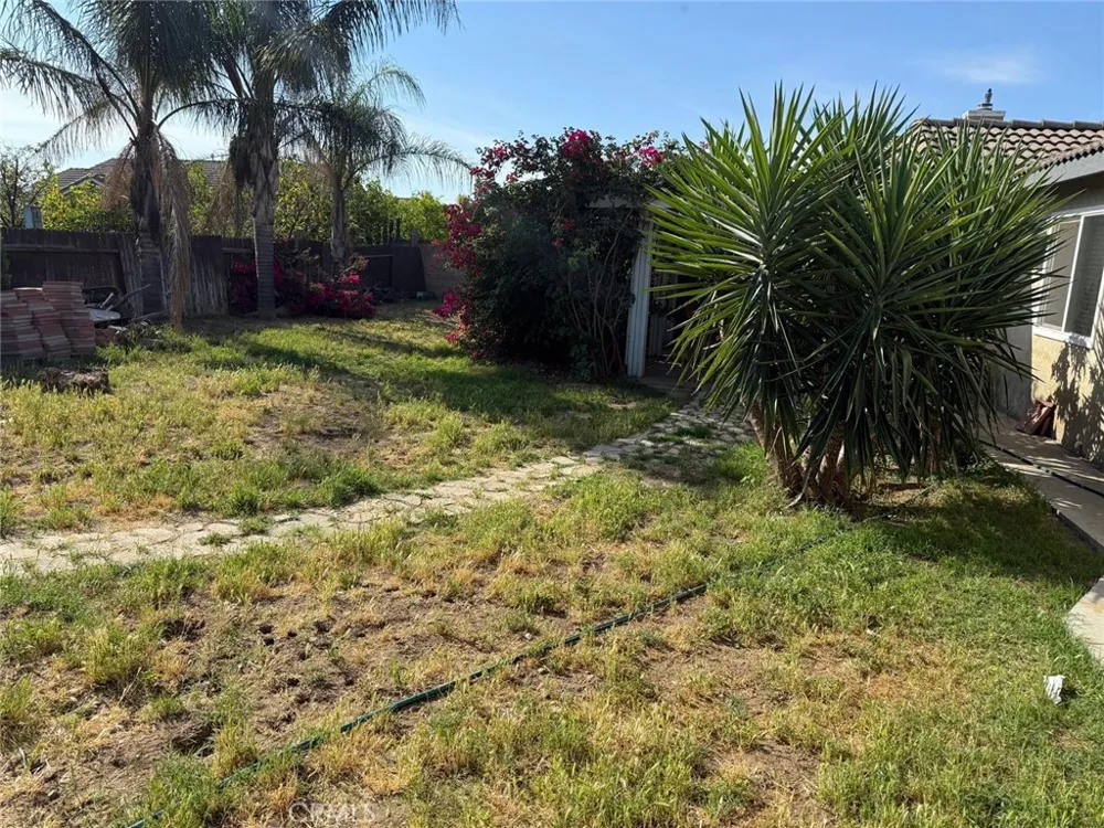 10517 Dream Street Bloomington, CA 92316