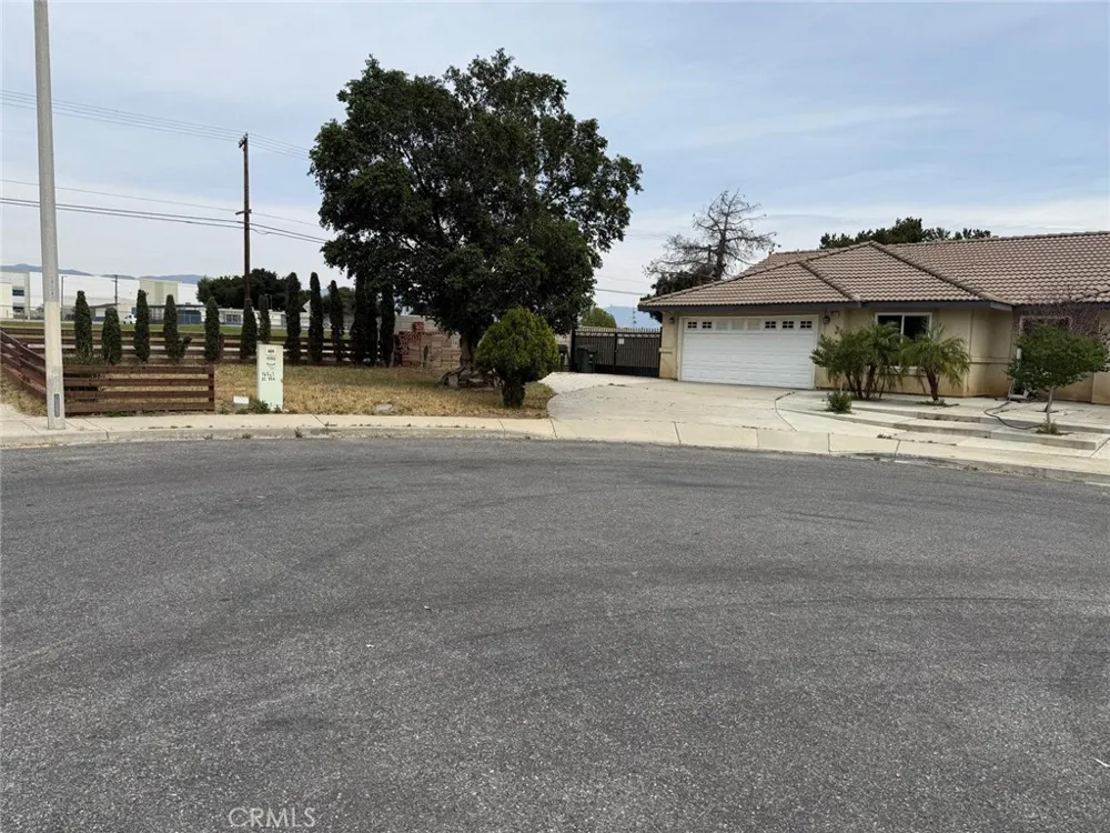 10517 Dream Street Bloomington, CA 92316