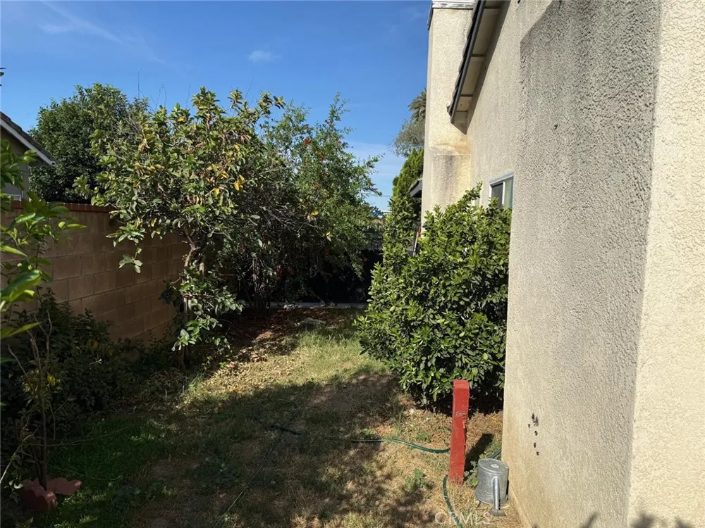 10517 Dream Street Bloomington, CA 92316