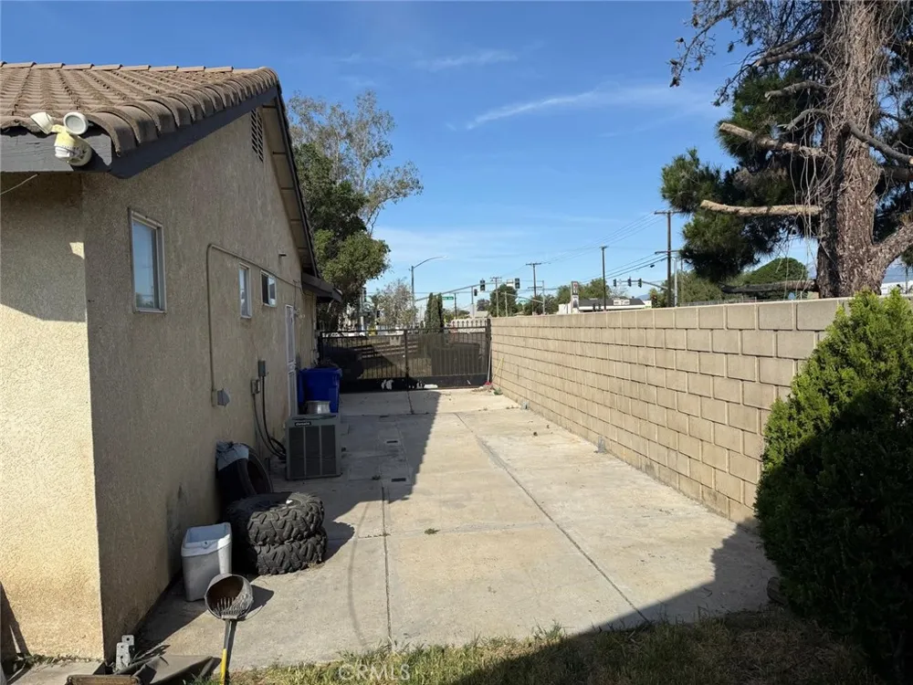 10517 Dream Street Bloomington, CA 92316