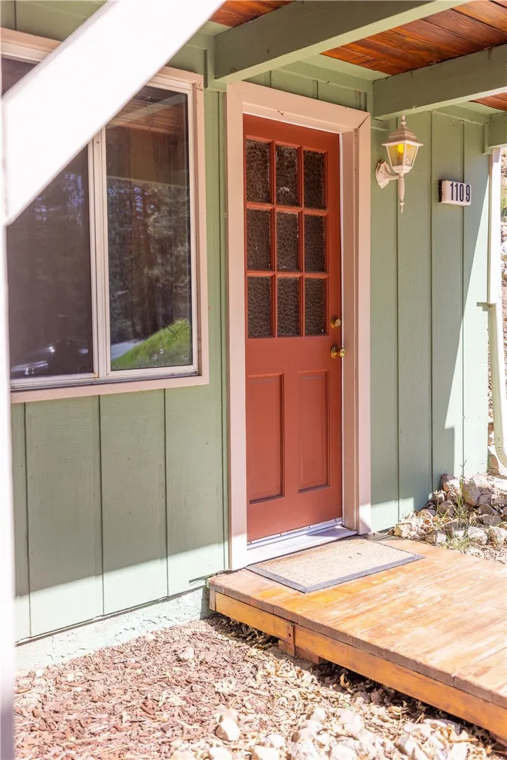 1109 Brookside Fawnskin, CA 92333