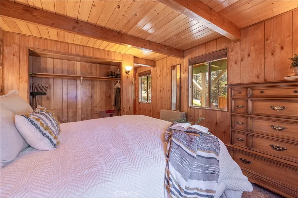 1109 Brookside Fawnskin, CA 92333