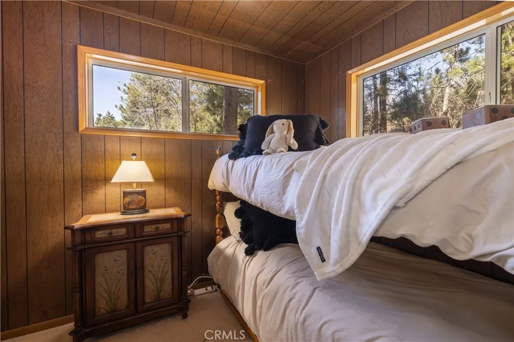 1109 Brookside Fawnskin, CA 92333