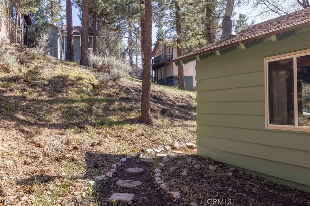 1109 Brookside Fawnskin, CA 92333