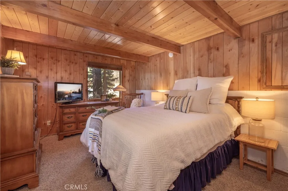 1109 Brookside Fawnskin, CA 92333