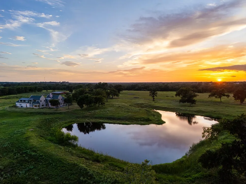 404 Blackberry Lane Washington, TX 77880