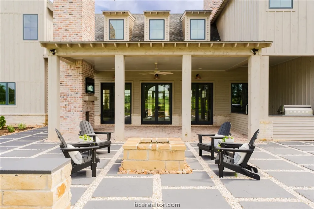 404 Blackberry Lane Washington, TX 77880