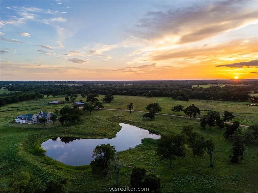 404 Blackberry Lane Washington, TX 77880