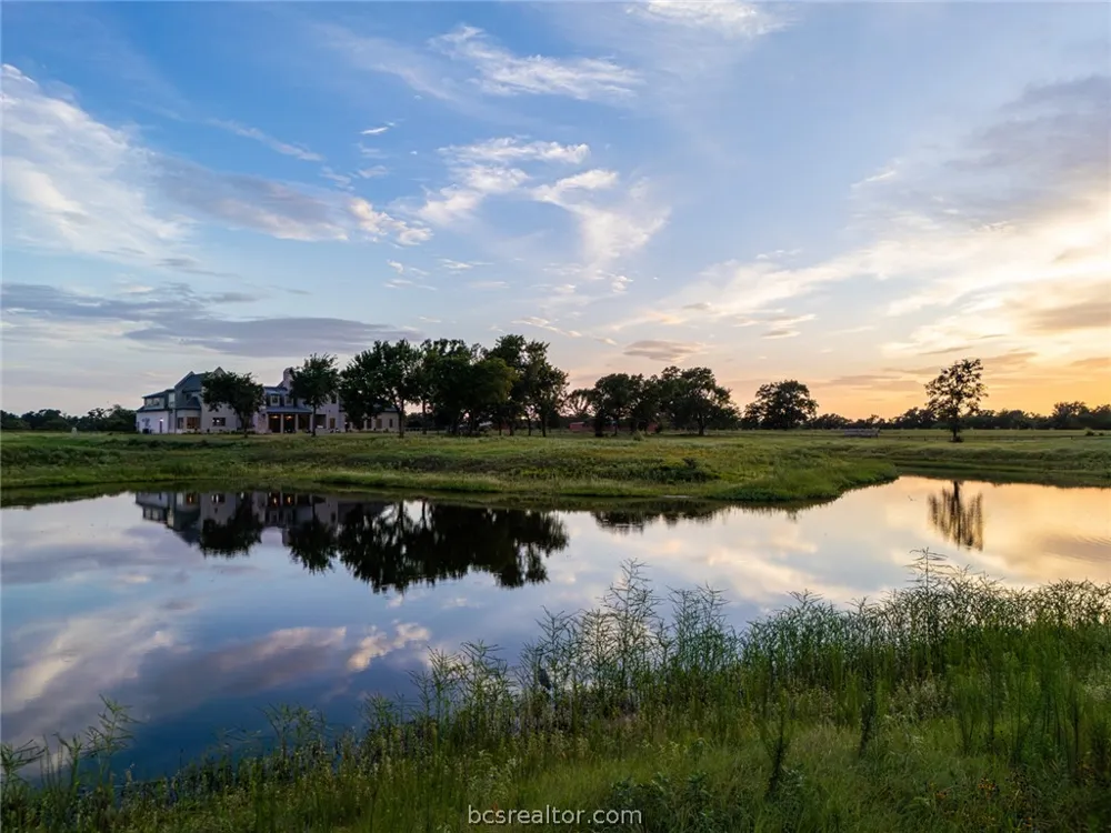404 Blackberry Lane Washington, TX 77880