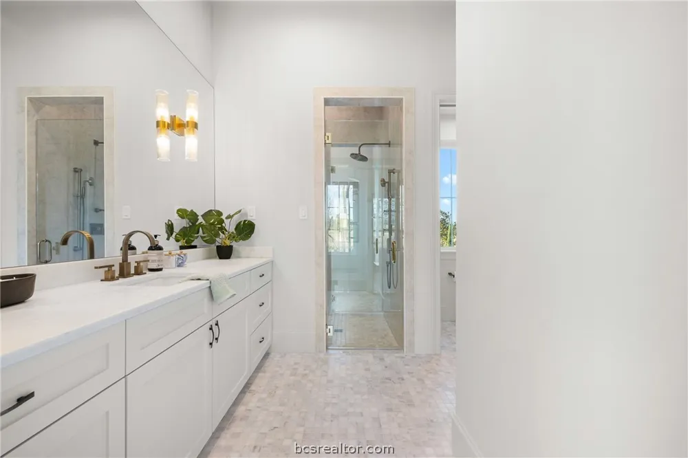 404 Blackberry Lane Washington, TX 77880