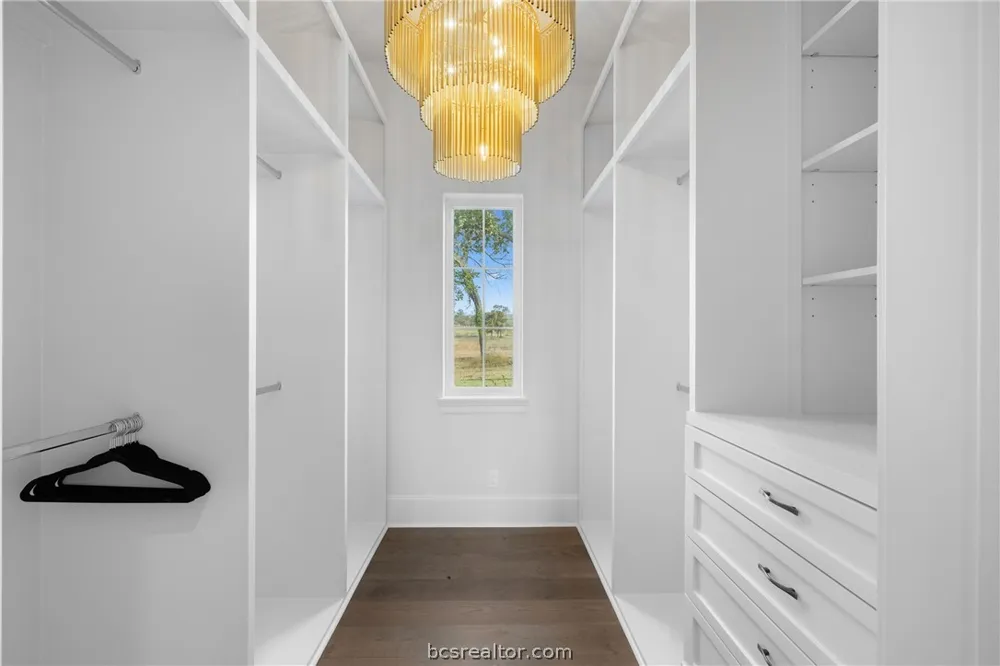 404 Blackberry Lane Washington, TX 77880