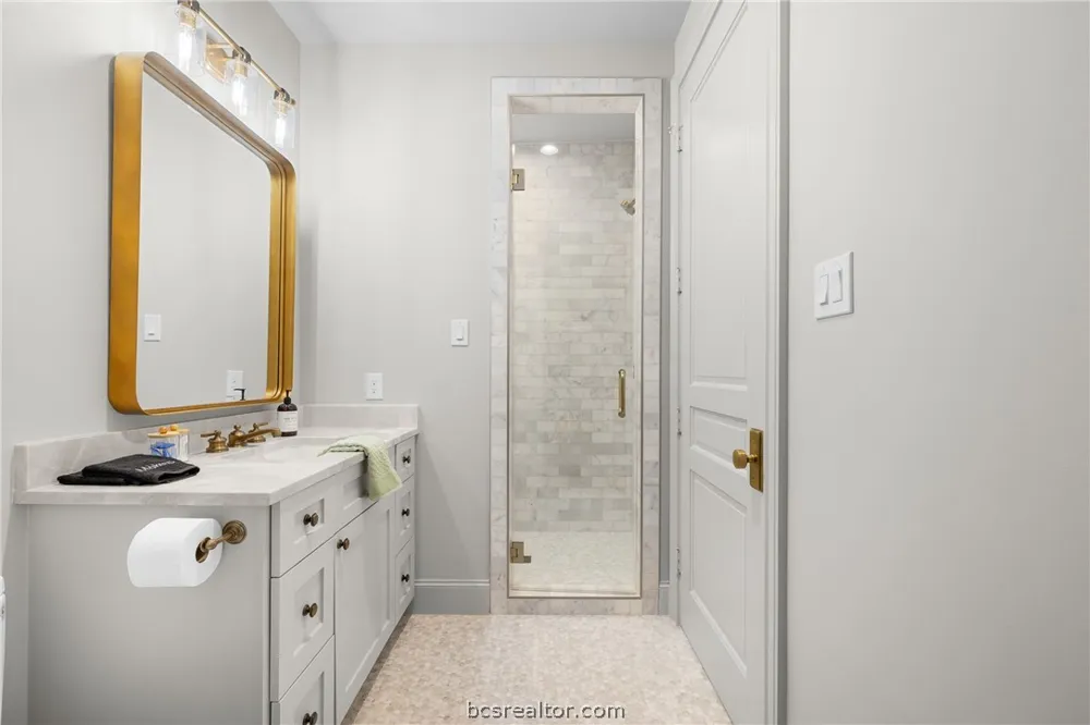 404 Blackberry Lane Washington, TX 77880