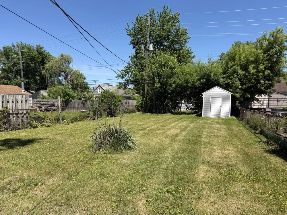 18852 Indian Redford, MI 48240