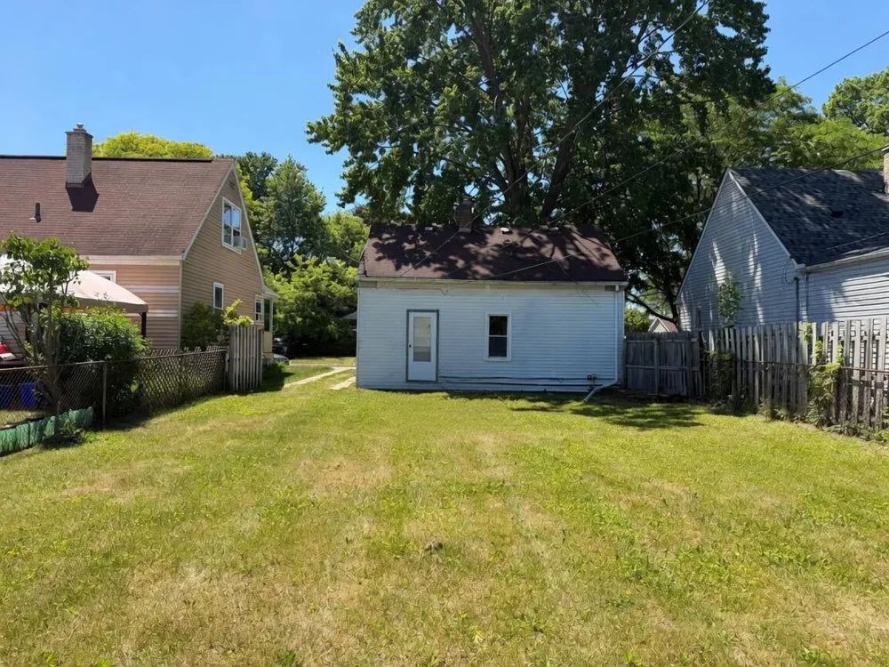 18852 Indian Redford, MI 48240