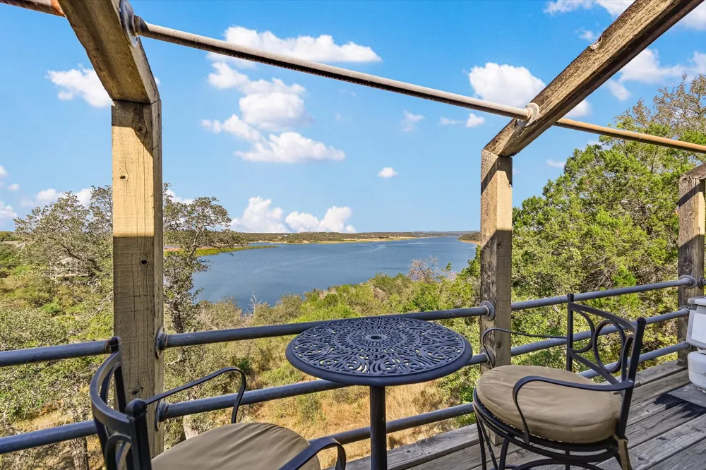 501 Coventry Road Spicewood, TX 78669