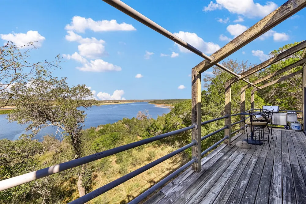 501 Coventry Road Spicewood, TX 78669