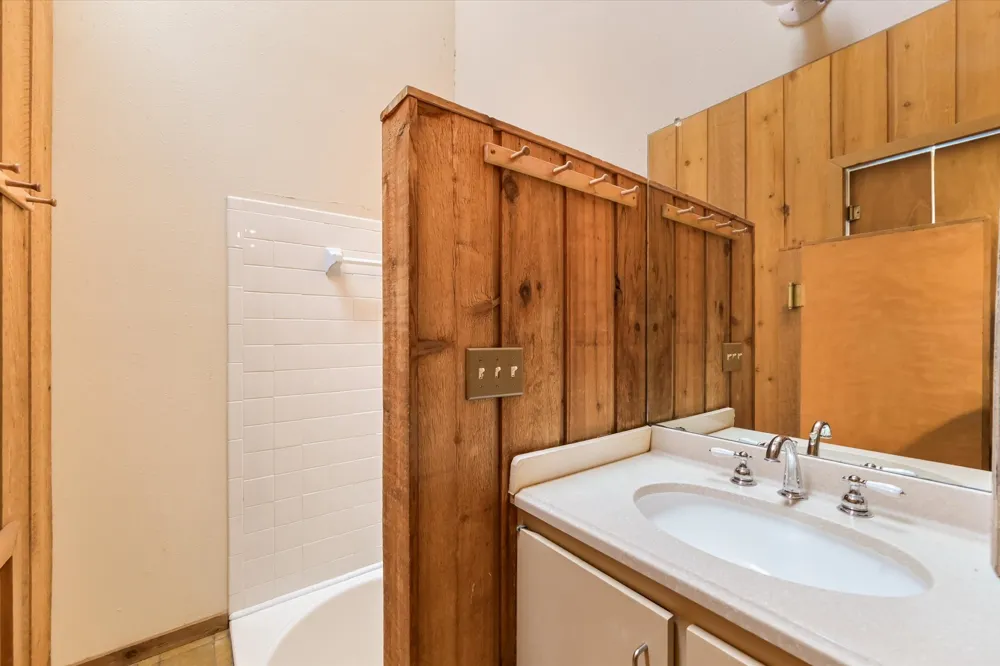 501 Coventry Road Spicewood, TX 78669