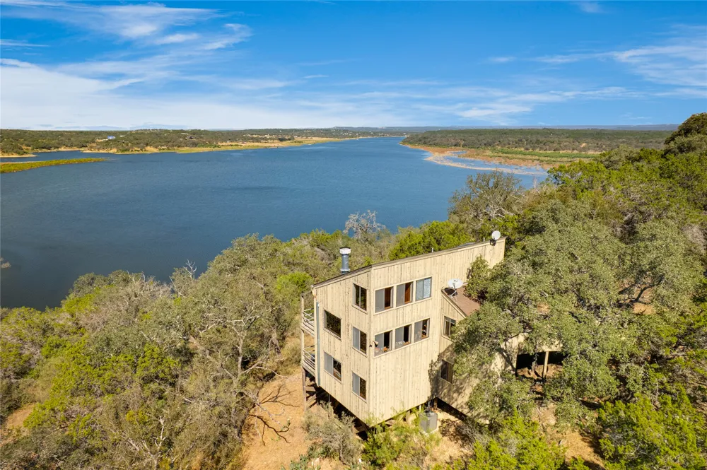 501 Coventry Road Spicewood, TX 78669