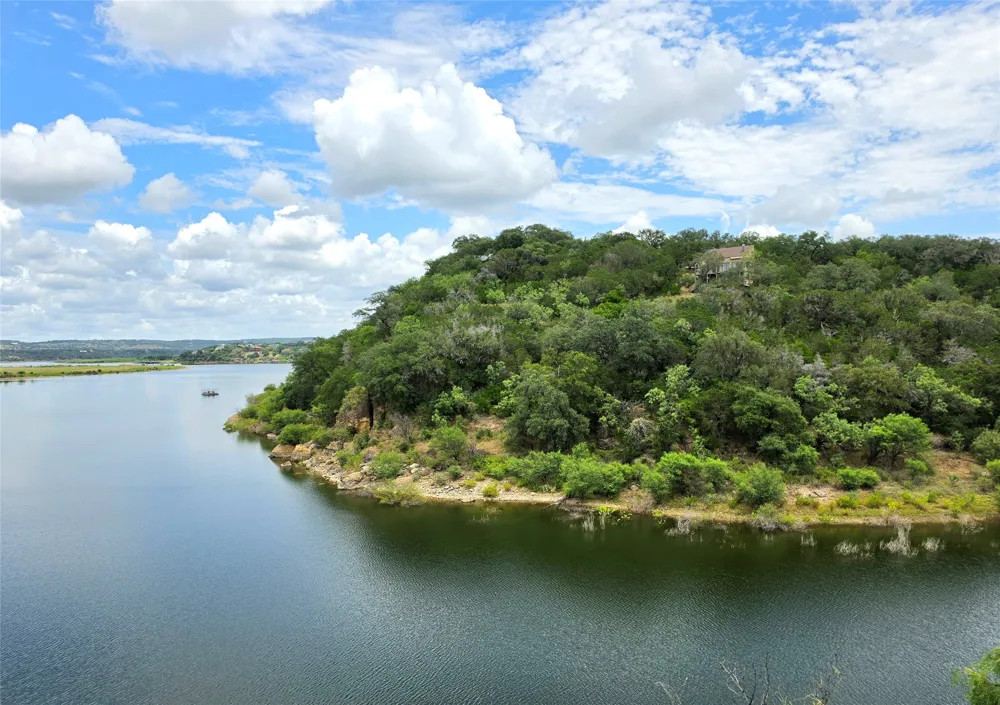 501 Coventry Road Spicewood, TX 78669