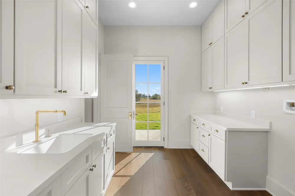 404 Blackberry Lane Washington, TX 77880