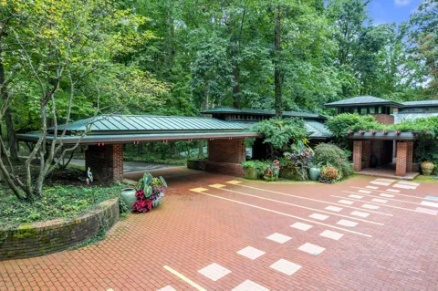 5140 Turtle Point Drive