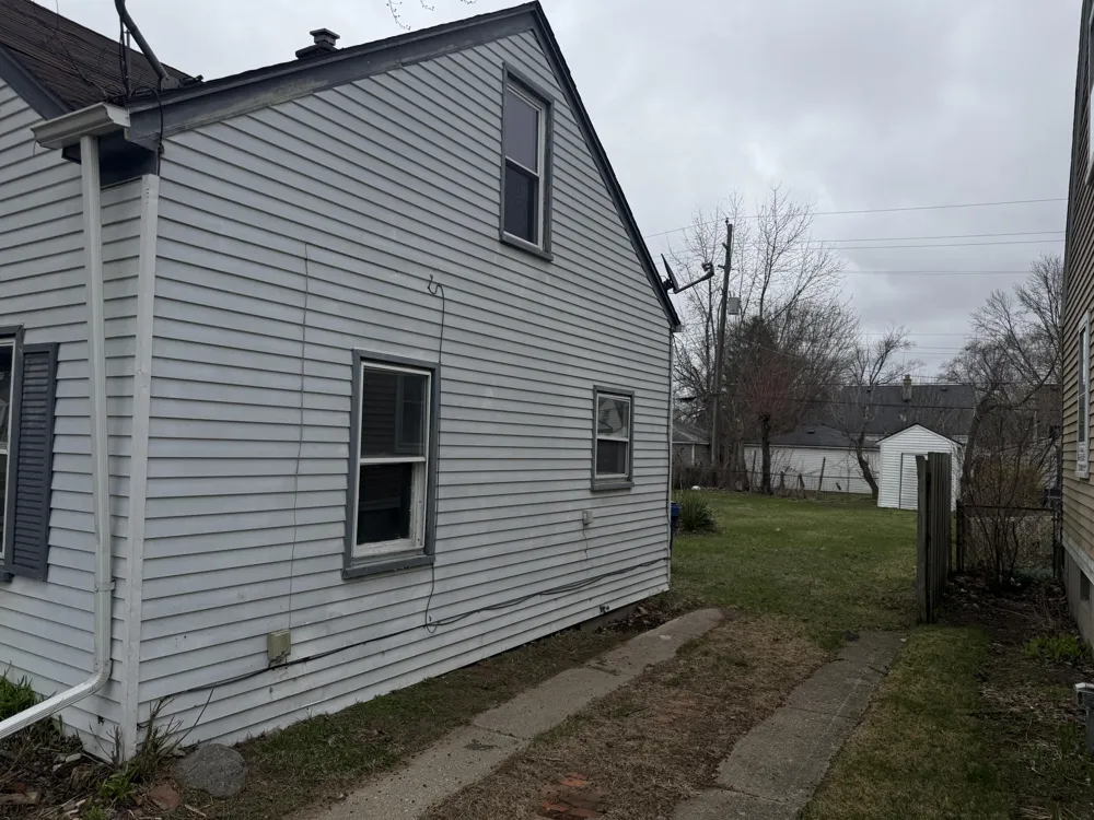 18852 Indian Redford Charter Township, MI 48240