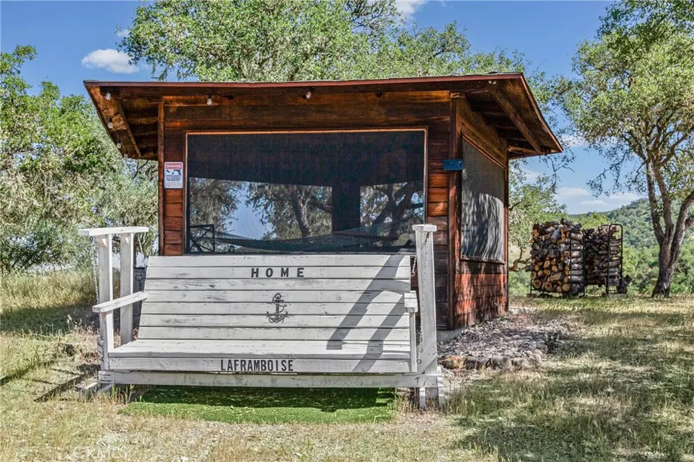61446 Vista Bradley, CA 93426