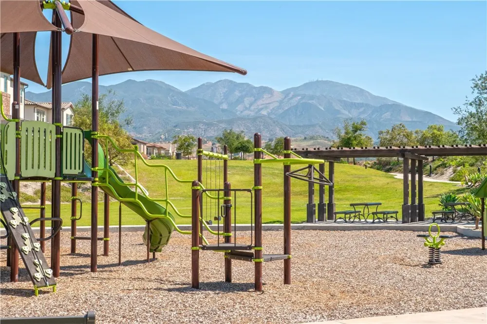 609 Shadowbrook Lake Forest, CA 92610