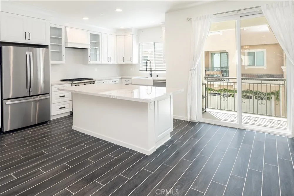 609 Shadowbrook Lake Forest, CA 92610