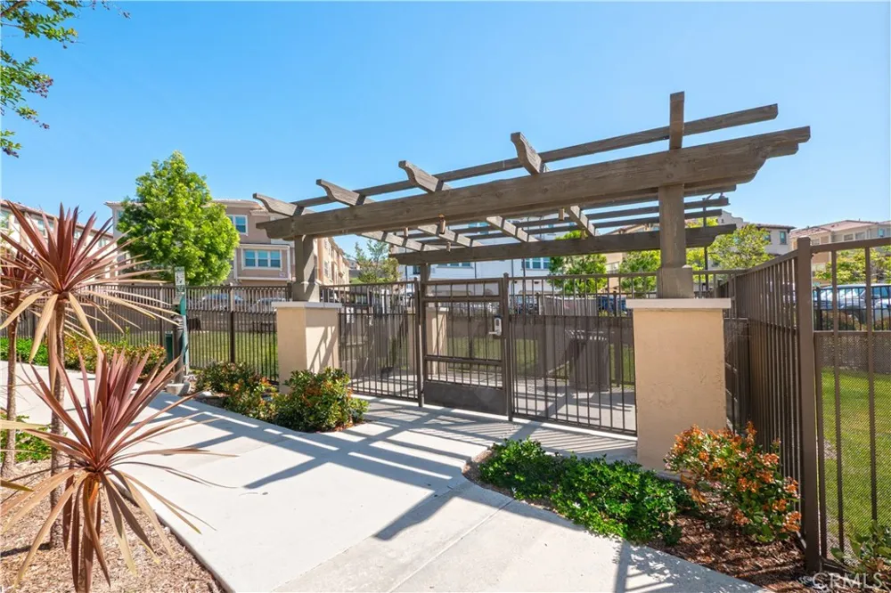 609 Shadowbrook Lake Forest, CA 92610