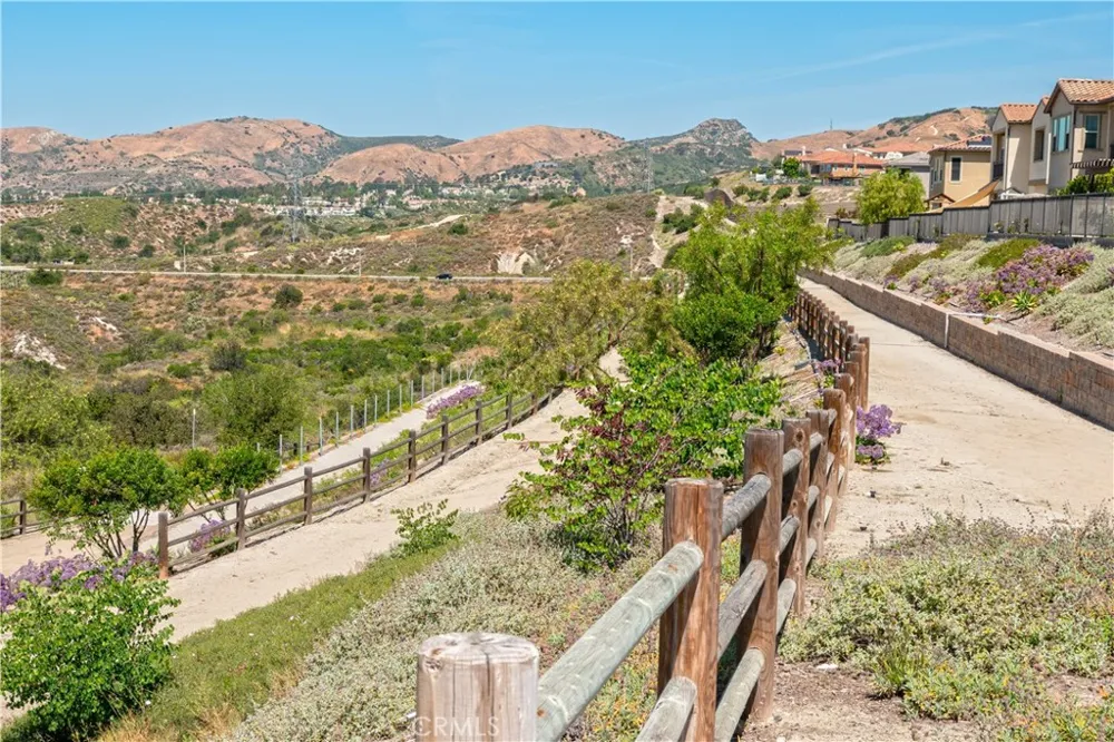 609 Shadowbrook Lake Forest, CA 92610