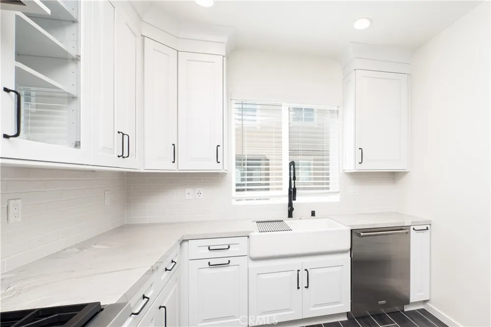 609 Shadowbrook Lake Forest, CA 92610