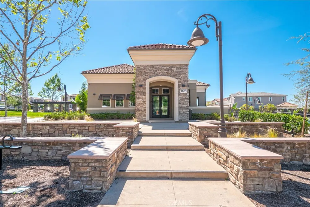 609 Shadowbrook Lake Forest, CA 92610