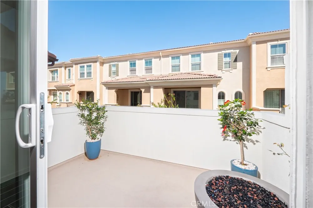 609 Shadowbrook Lake Forest, CA 92610