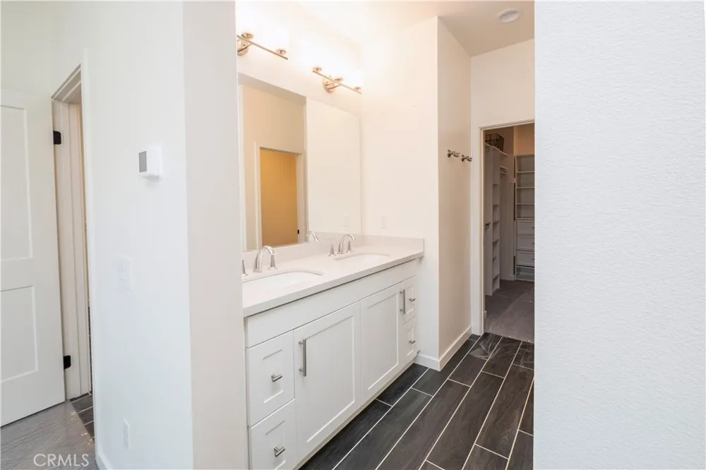 609 Shadowbrook Lake Forest, CA 92610