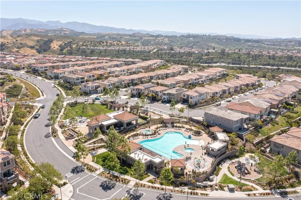 609 Shadowbrook Lake Forest, CA 92610