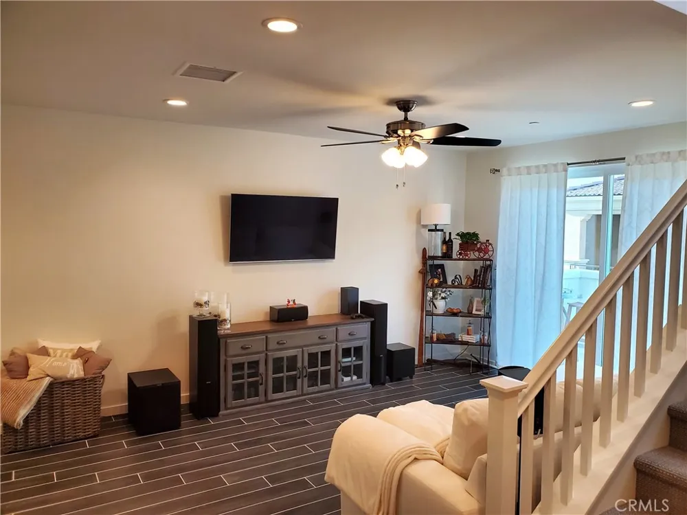 609 Shadowbrook Lake Forest, CA 92610