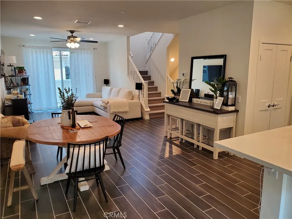 609 Shadowbrook Lake Forest, CA 92610