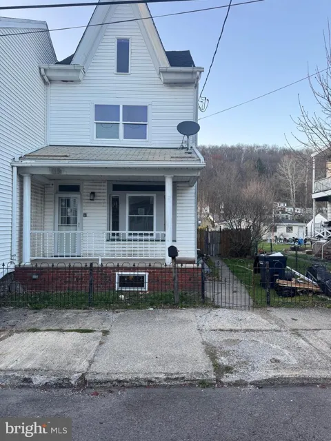 204 E B STREET