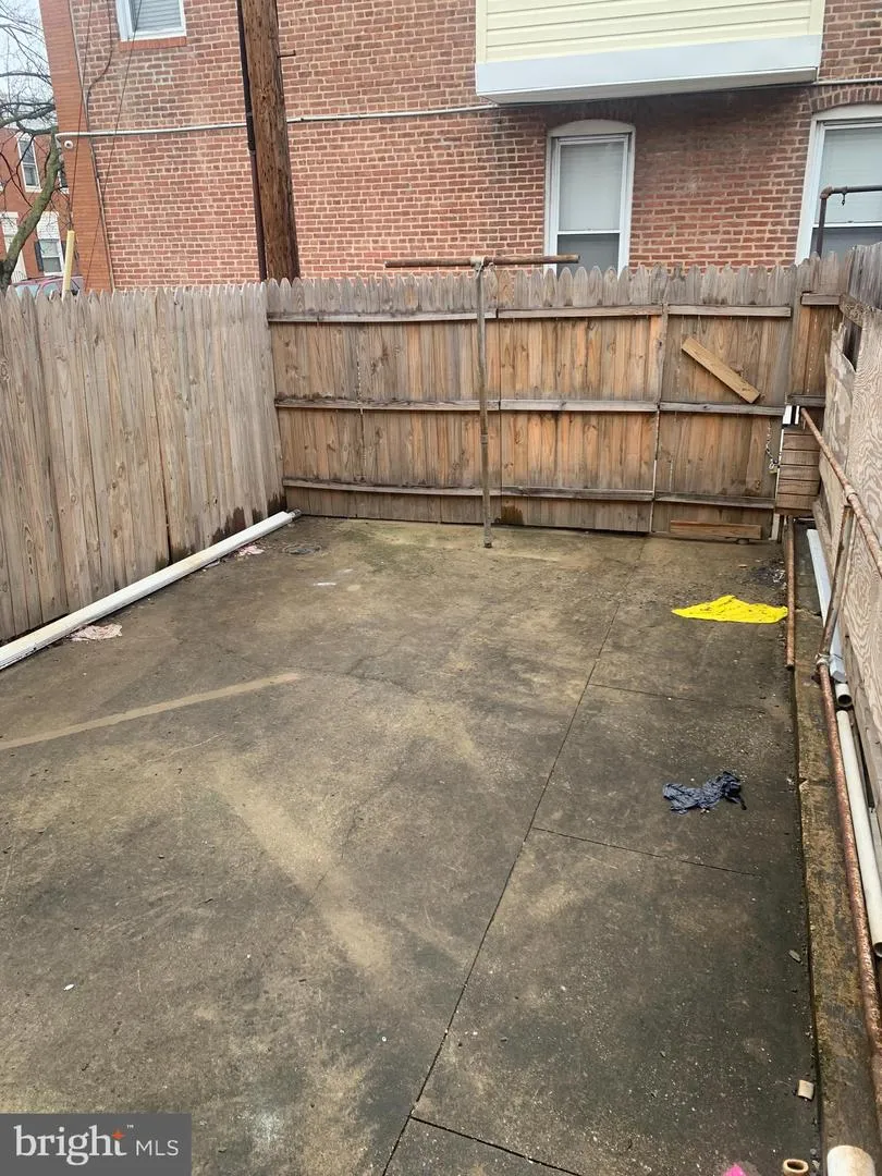 2902 E MONUMENT STREET Baltimore, MD 21205