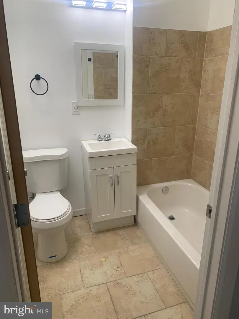 2902 E MONUMENT STREET Baltimore, MD 21205