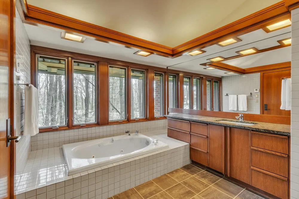 5105 Turtle Point Drive Northfield Township, MI 48105